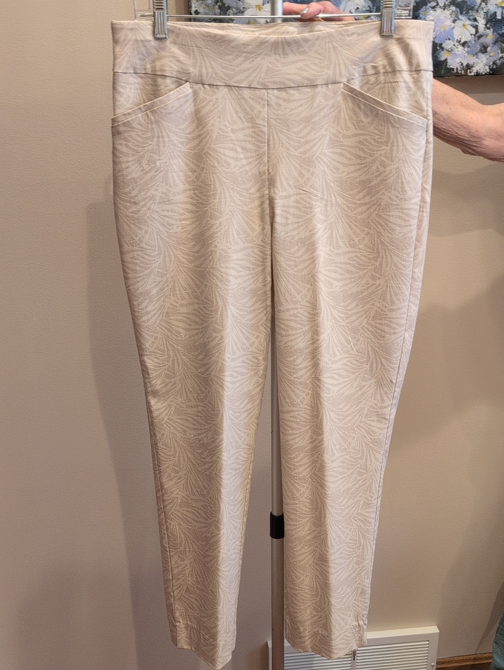 Chico's Cream And Tan Palm Print Ankle Perfect Stretch Pull-on Pants